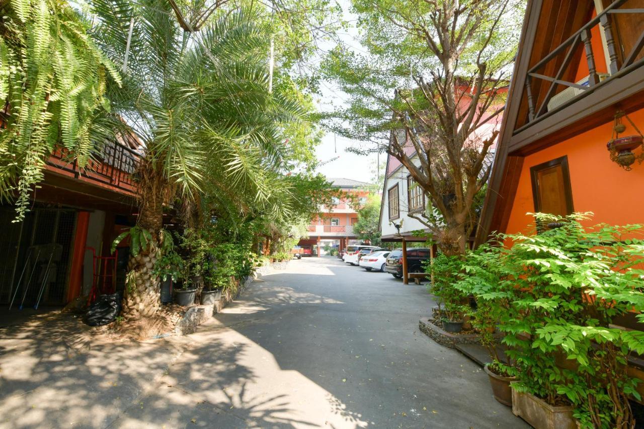 OYO 549 Maesri Resort Pattaya Esterno foto