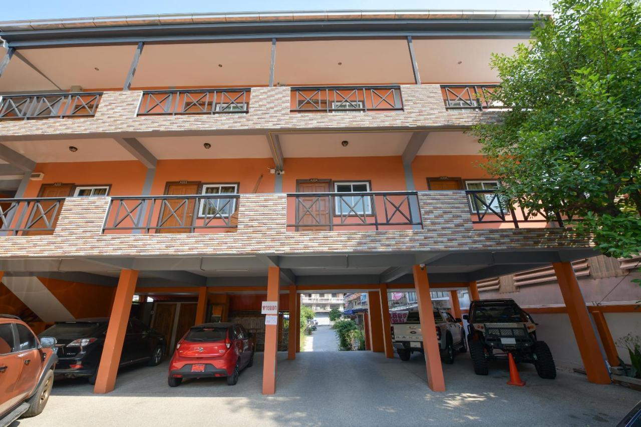 OYO 549 Maesri Resort Pattaya Esterno foto