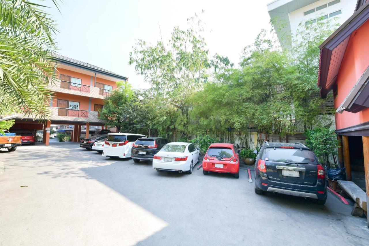 OYO 549 Maesri Resort Pattaya Esterno foto